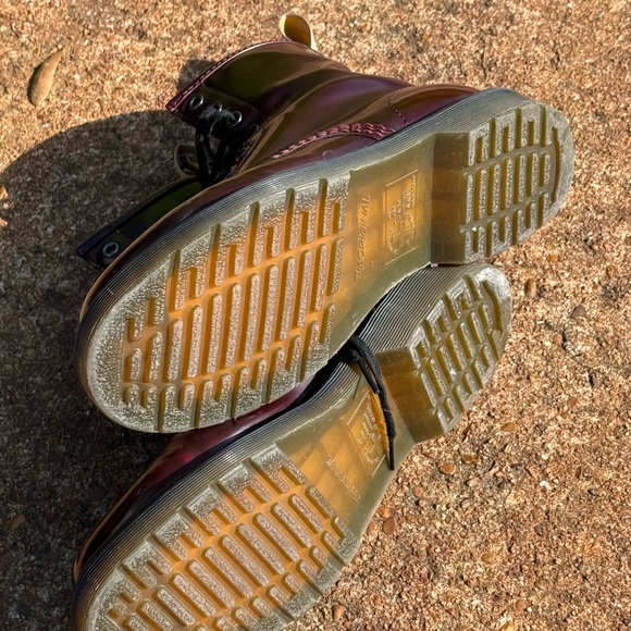 Dr. Martens women’s 8 Burgundy Boots - Picture 3 of 5